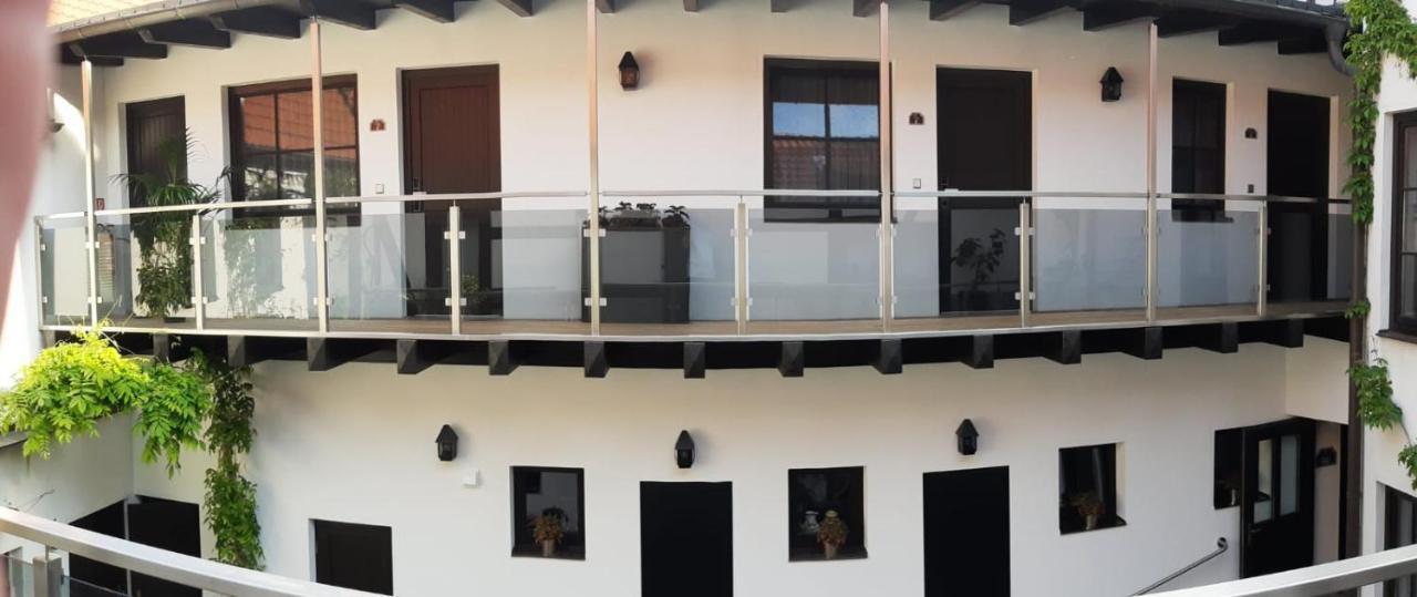 Hotel Weisses Ross Elsterwerda Buitenkant foto