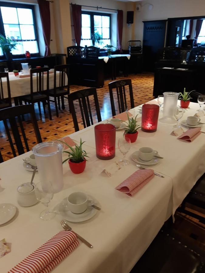 Hotel Weisses Ross Elsterwerda Buitenkant foto