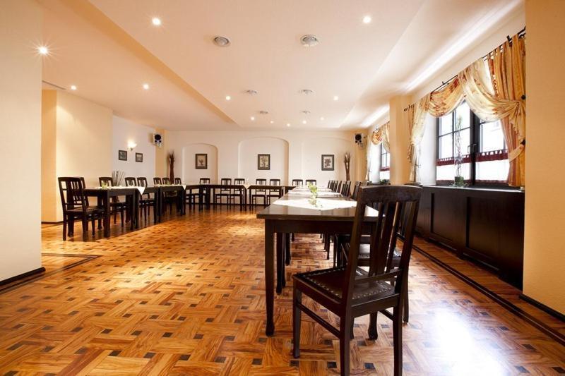 Hotel Weisses Ross Elsterwerda Buitenkant foto