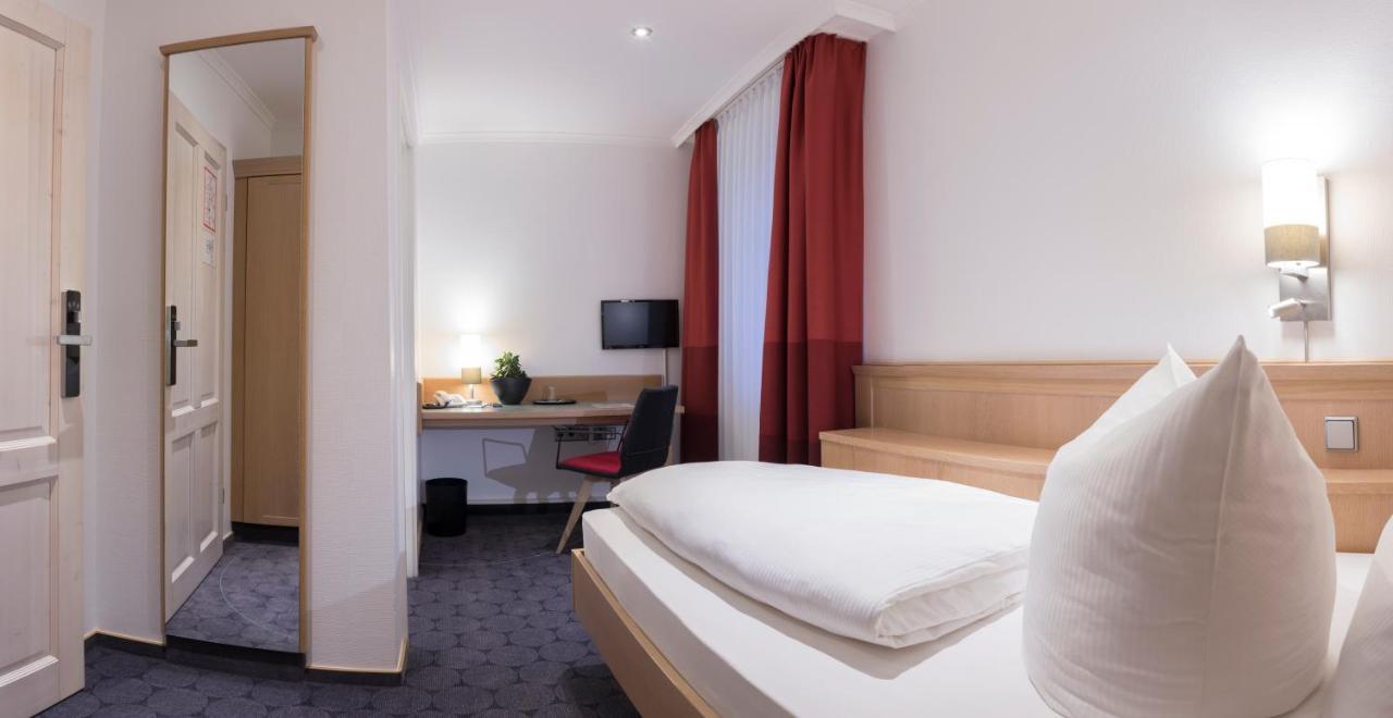 Hotel Weisses Ross Elsterwerda Buitenkant foto