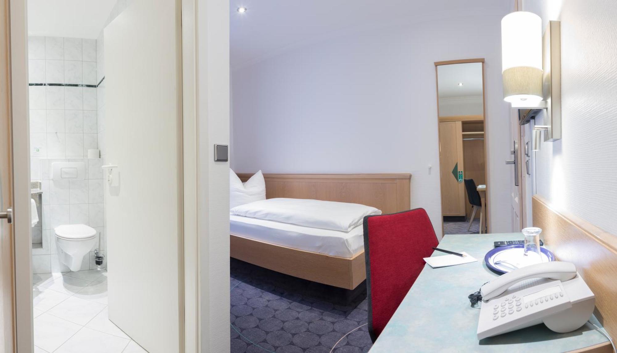 Hotel Weisses Ross Elsterwerda Buitenkant foto